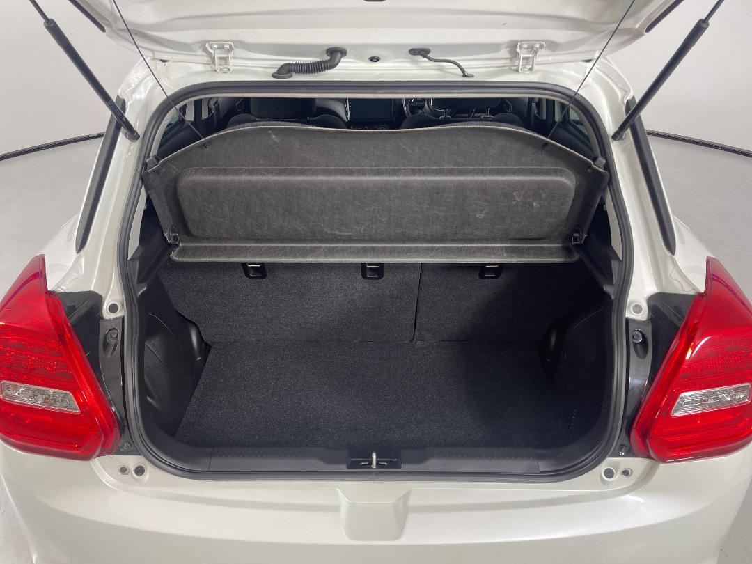 Photo '14' of Suzuki Swift Photo '14' of Suzuki Swift