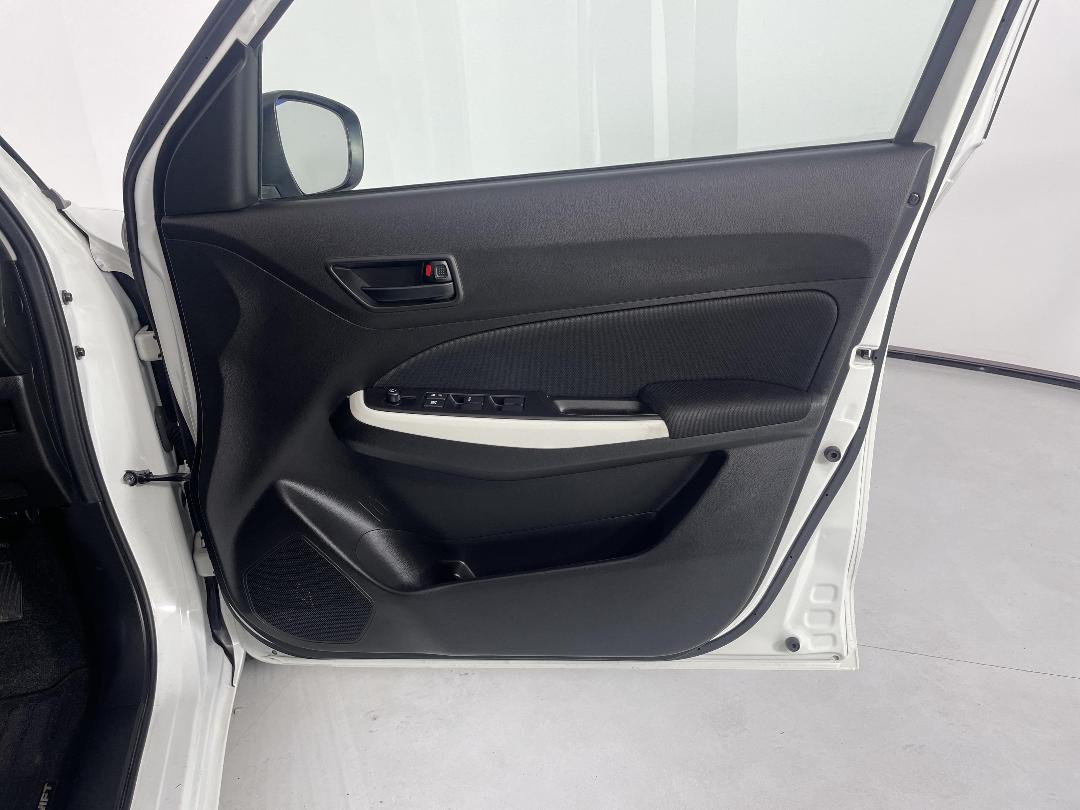 Photo '15' of Suzuki Swift Photo '15' of Suzuki Swift