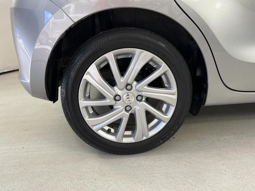 Photo '12' of Suzuki Swift