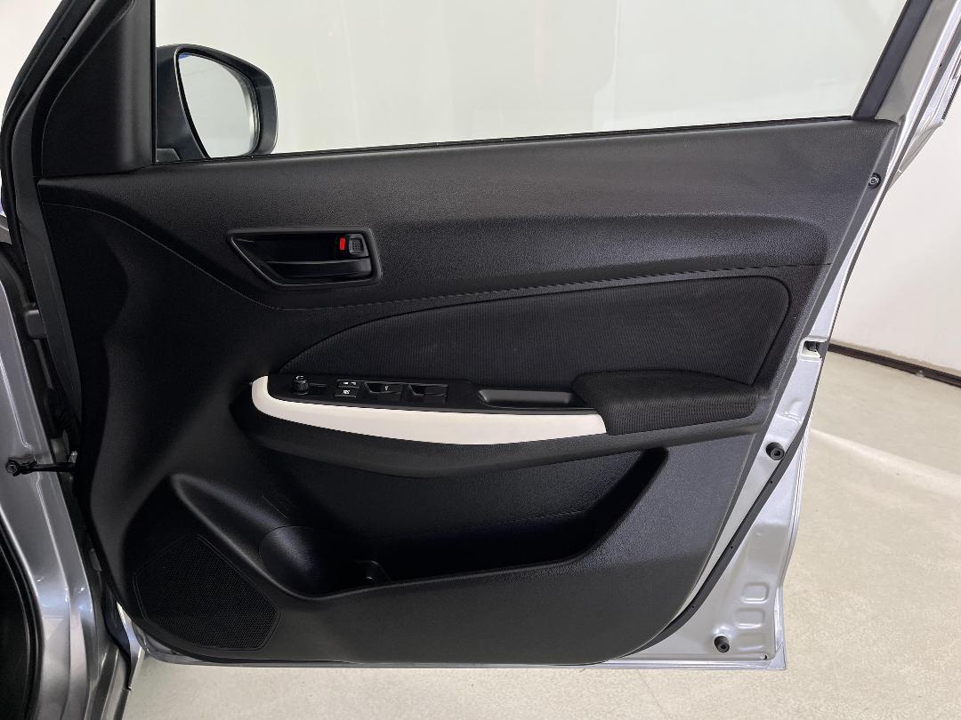 Photo '15' of Suzuki Swift