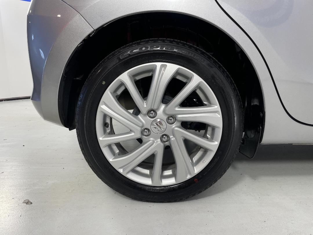 Photo '12' of Suzuki Swift Photo '12' of Suzuki Swift