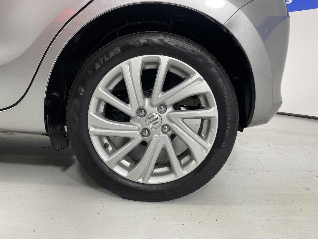 Photo '11' of Suzuki Swift Photo '11' of Suzuki Swift