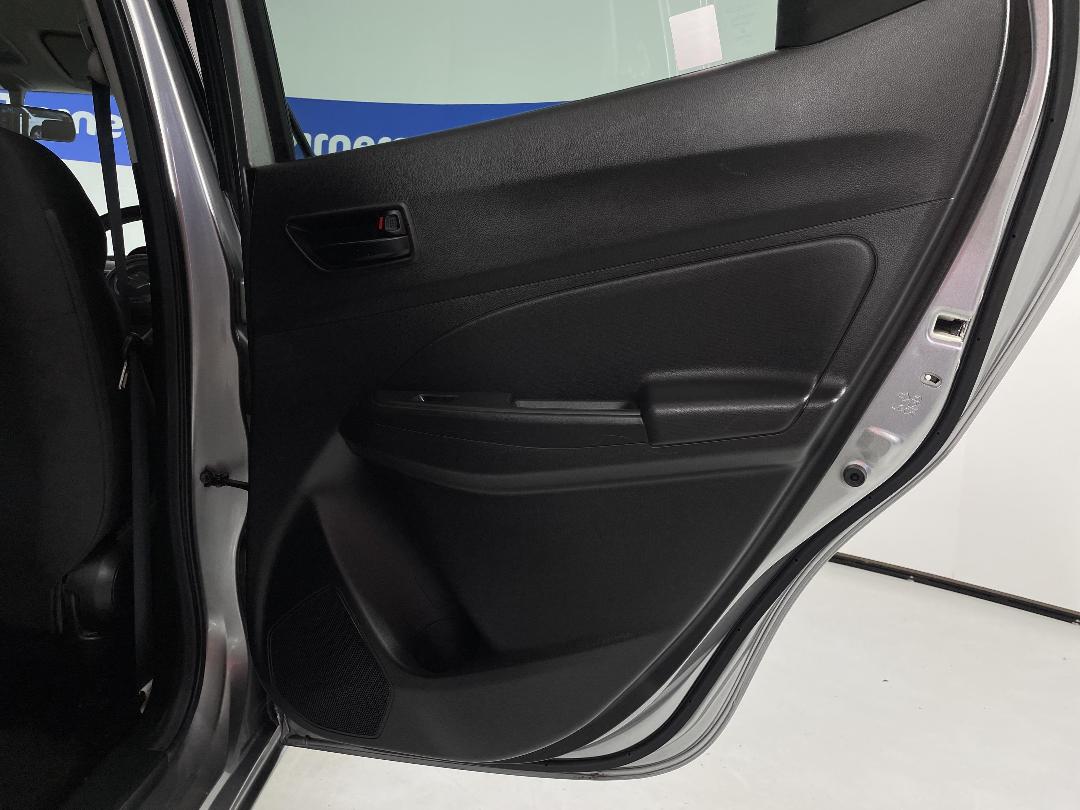 Photo '19' of Suzuki Swift Photo '19' of Suzuki Swift