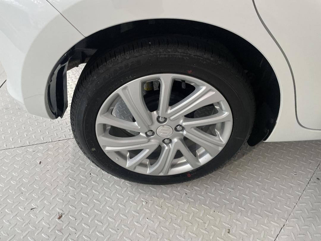 Photo '12' of Suzuki Swift