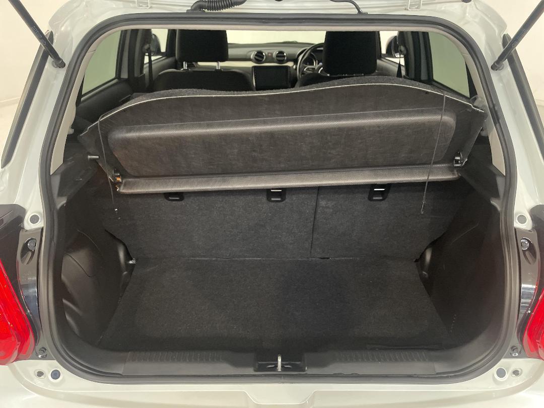 Photo '14' of Suzuki Swift