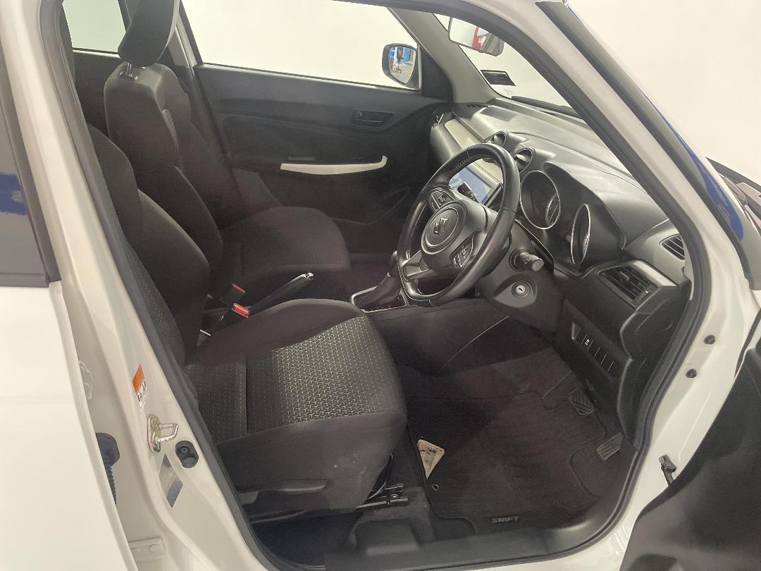 Photo '16' of Suzuki Swift