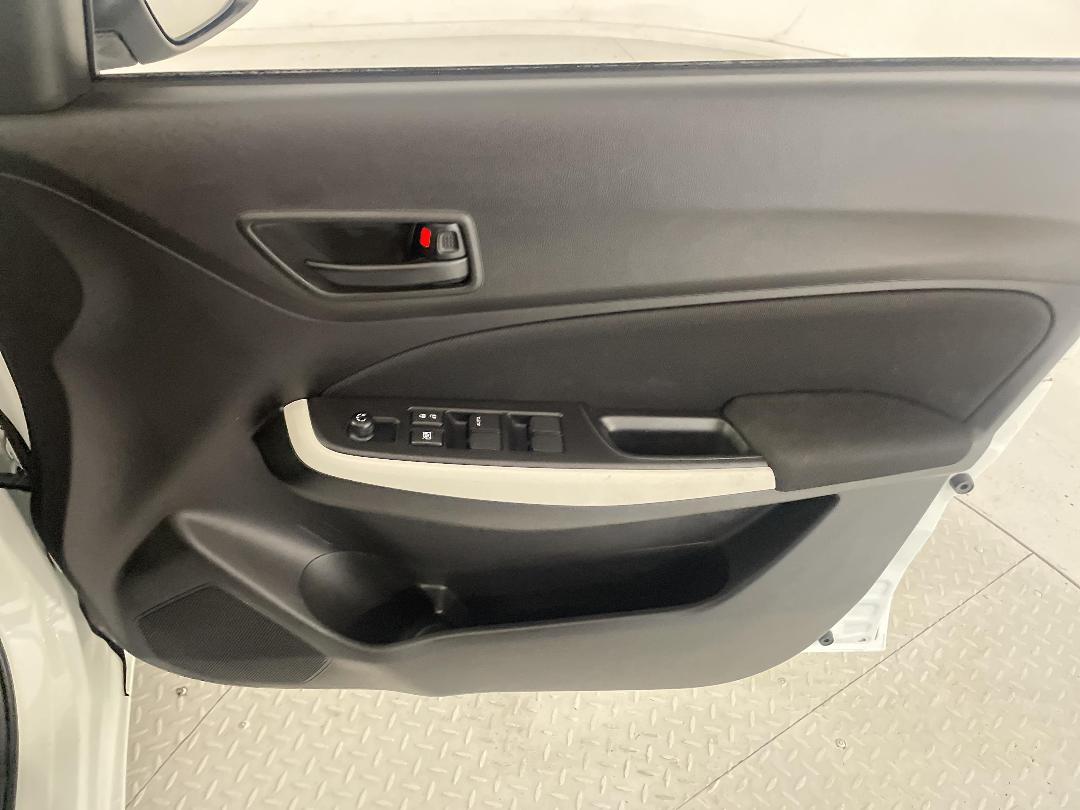 Photo '15' of Suzuki Swift