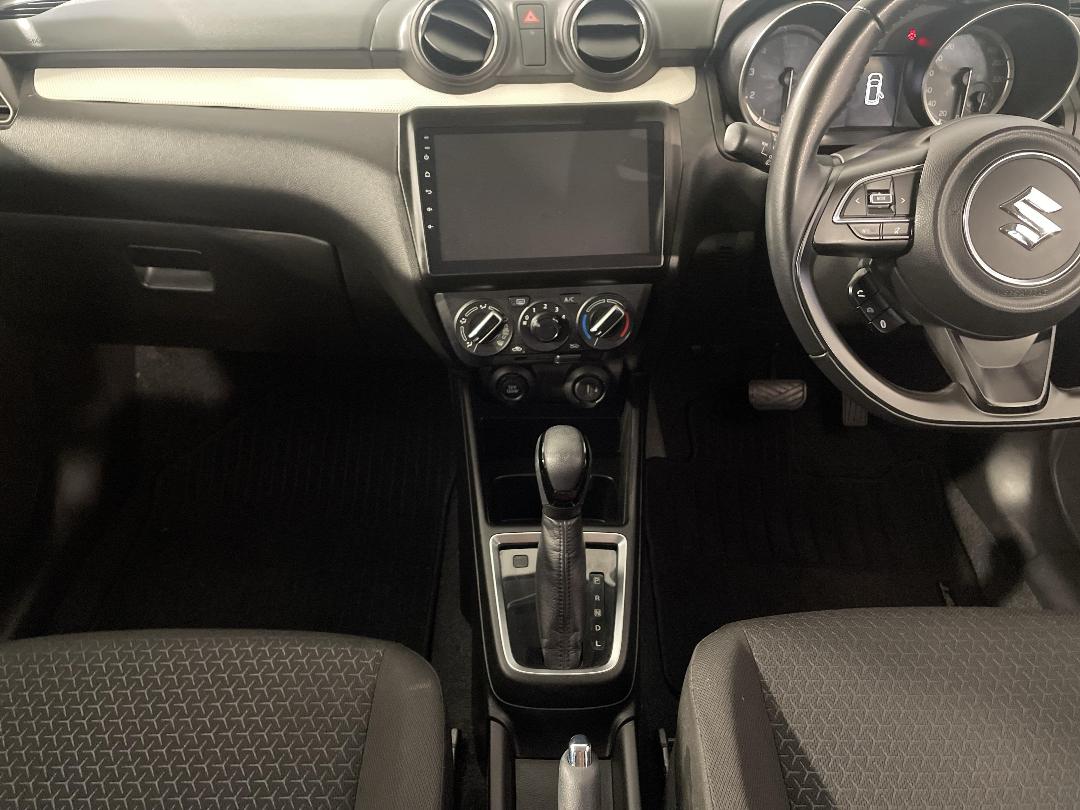 Photo '18' of Suzuki Swift