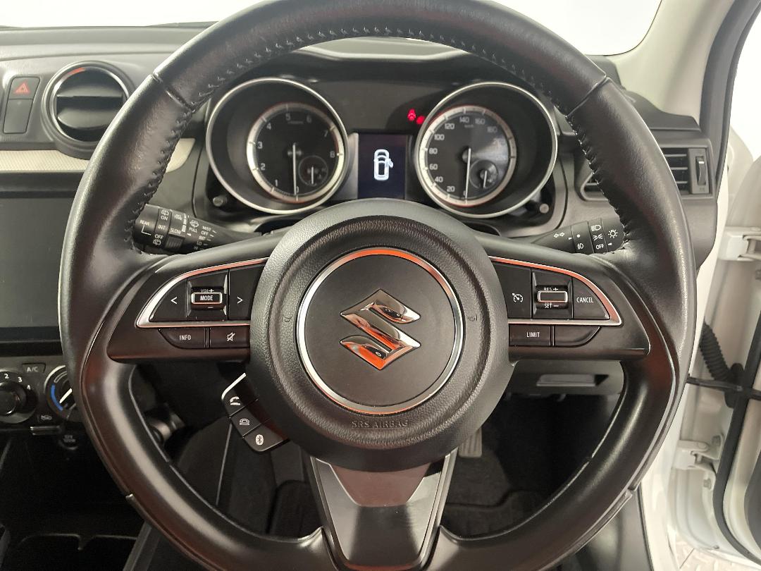 Photo '27' of Suzuki Swift