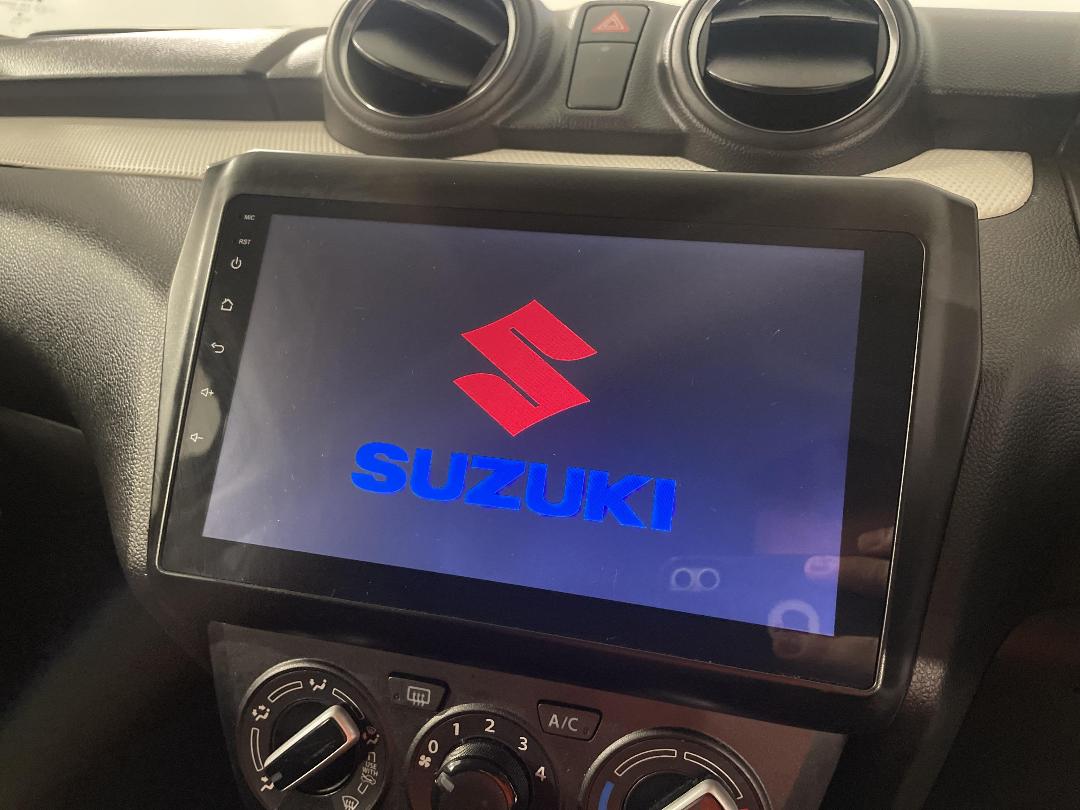 Photo '28' of Suzuki Swift