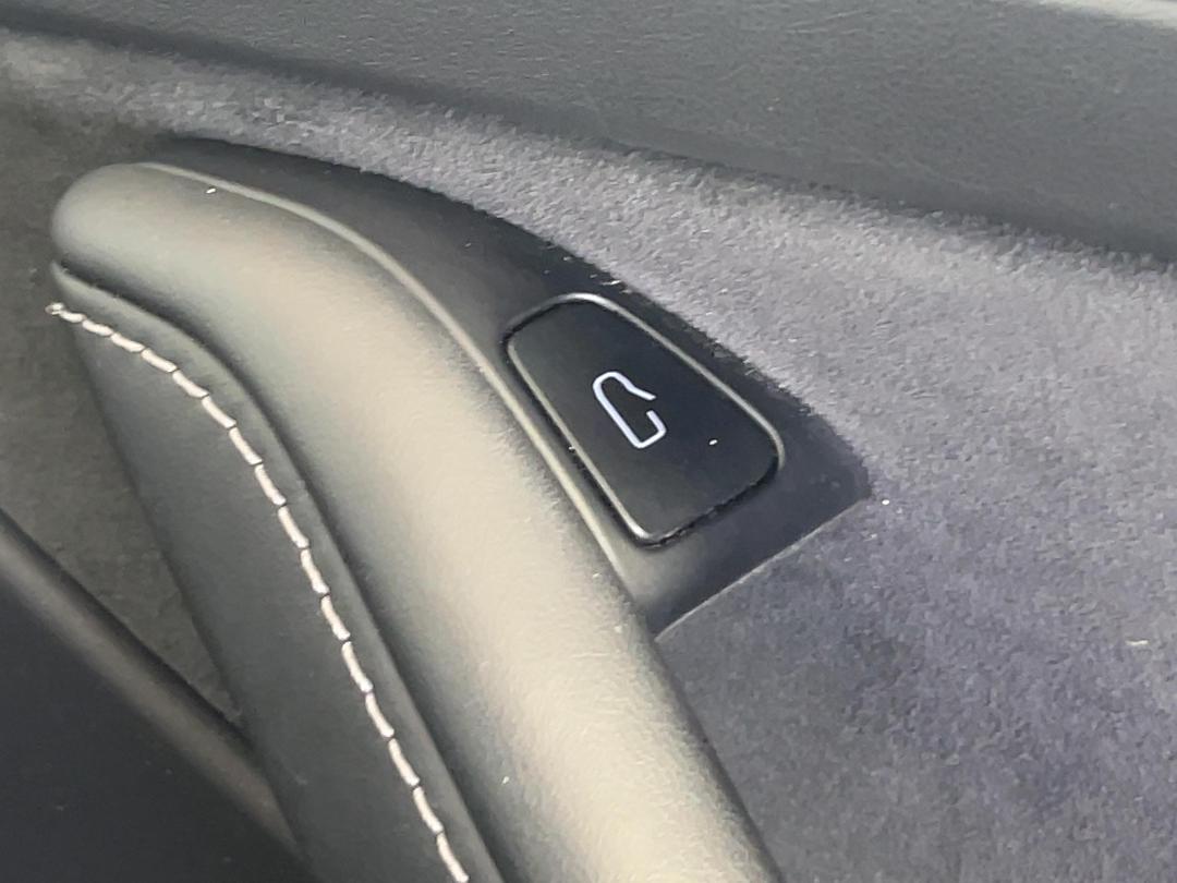 Photo '33' of Tesla Model 3