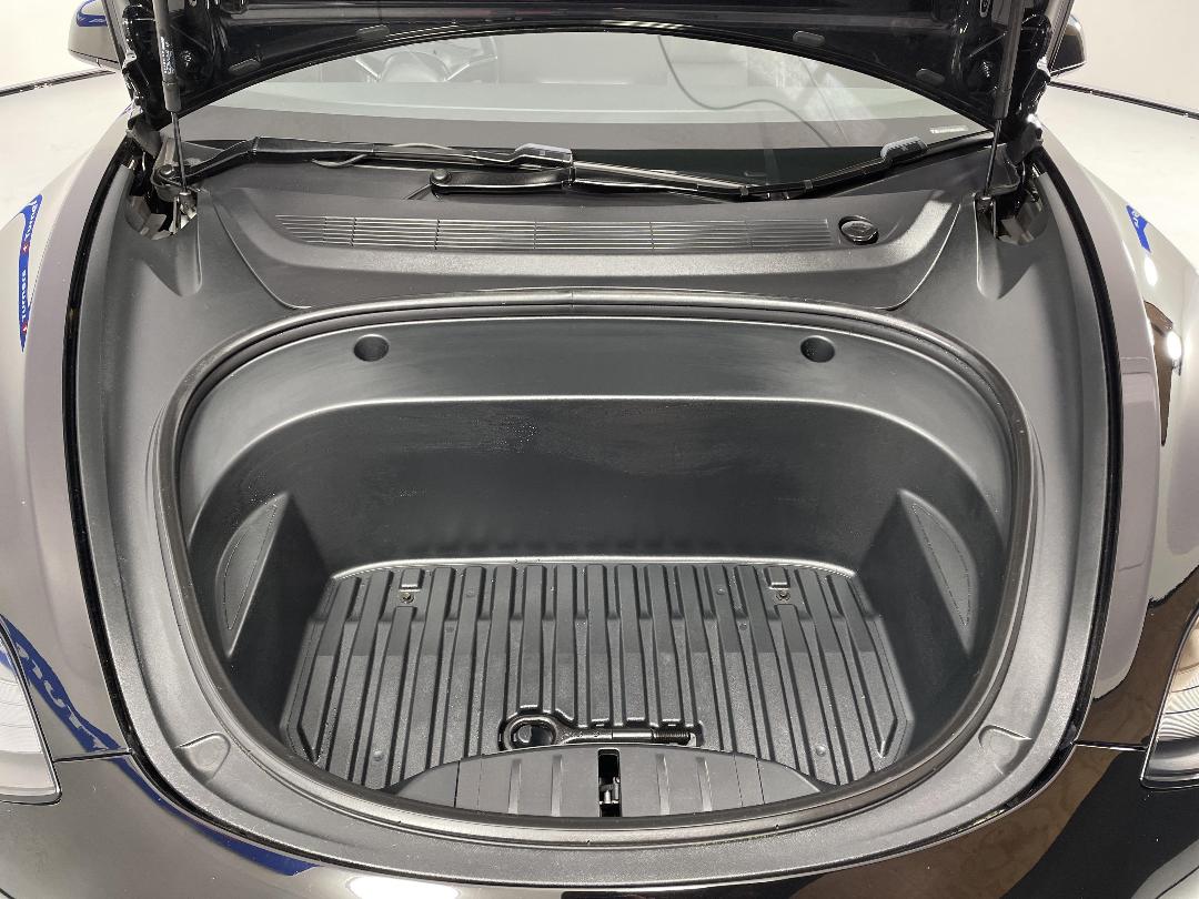 Photo '13' of Tesla Model 3