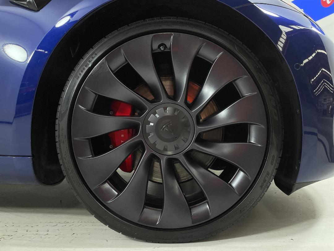 Photo '9' of Tesla Model 3