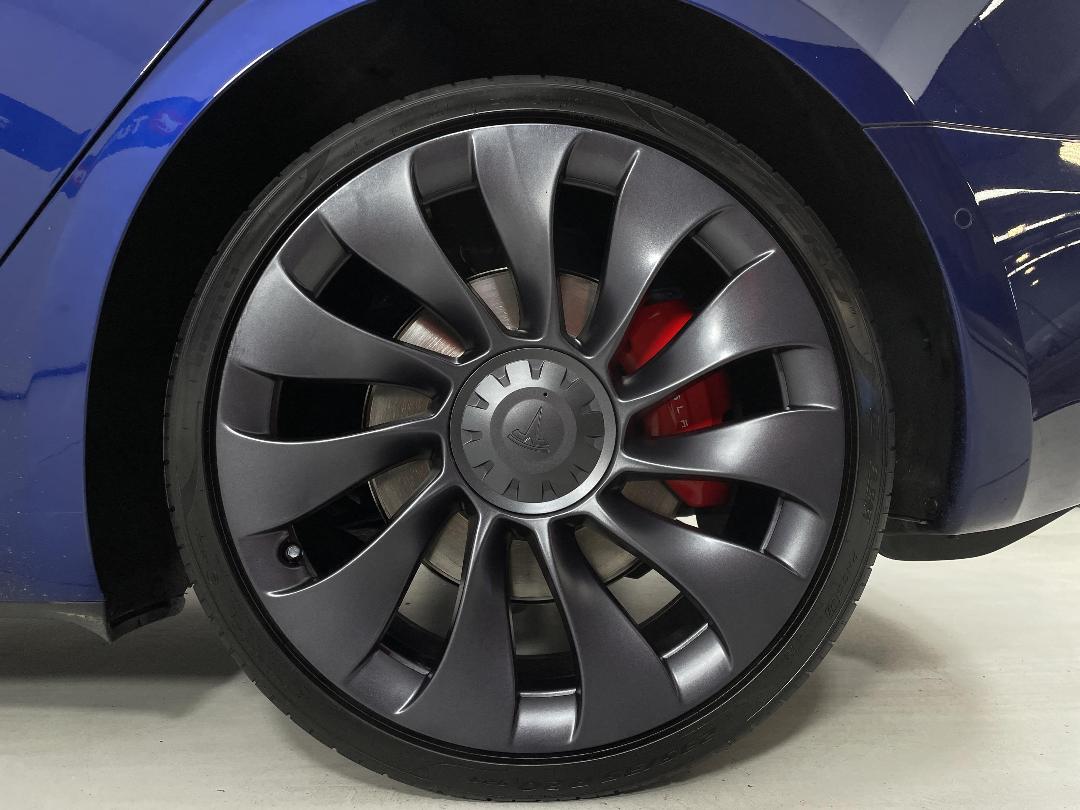 Photo '11' of Tesla Model 3