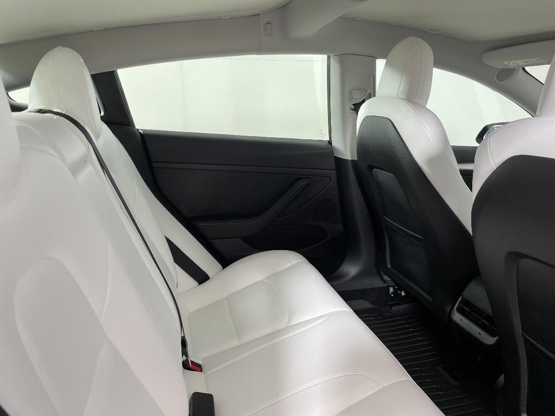 Photo '20' of Tesla Model 3