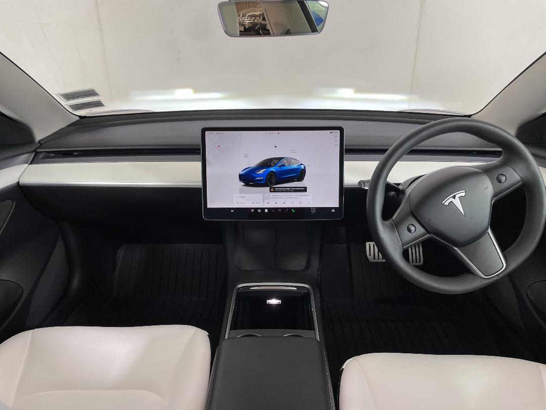 Photo '17' of Tesla Model 3