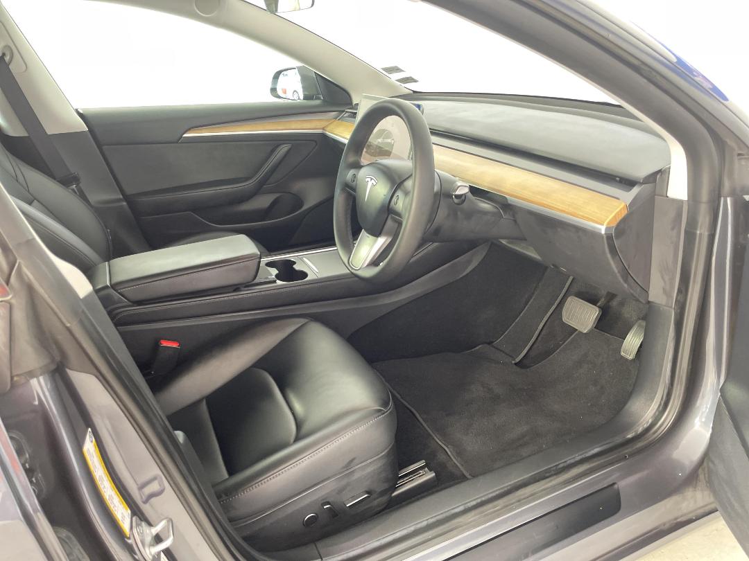 Photo '16' of Tesla Model 3