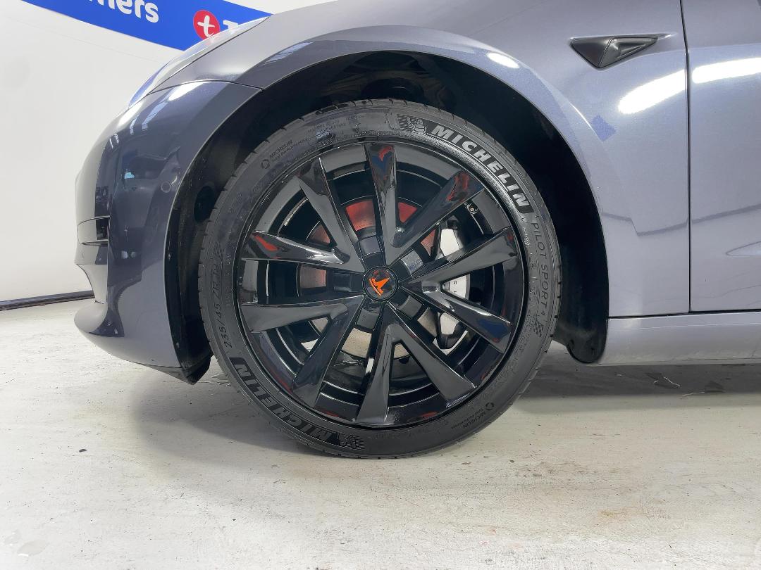 Photo '10' of Tesla Model 3