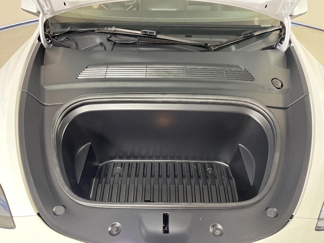 Photo '13' of Tesla Model Y