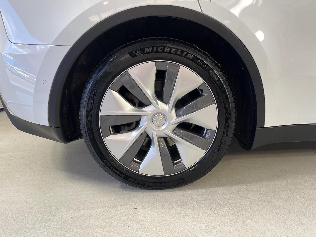 Photo '12' of Tesla Model Y