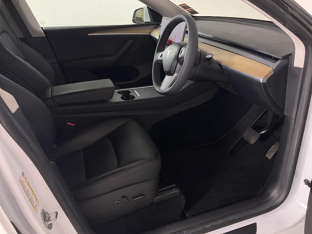 Photo '16' of Tesla Model Y