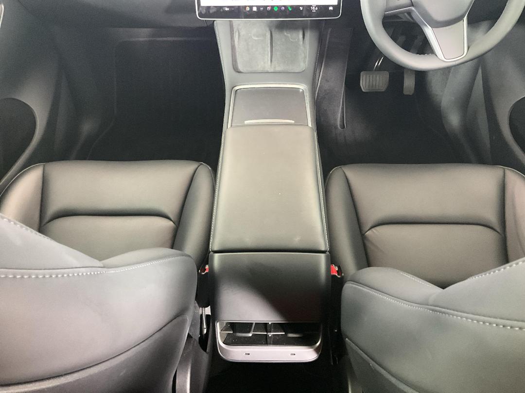 Photo '18' of Tesla Model Y