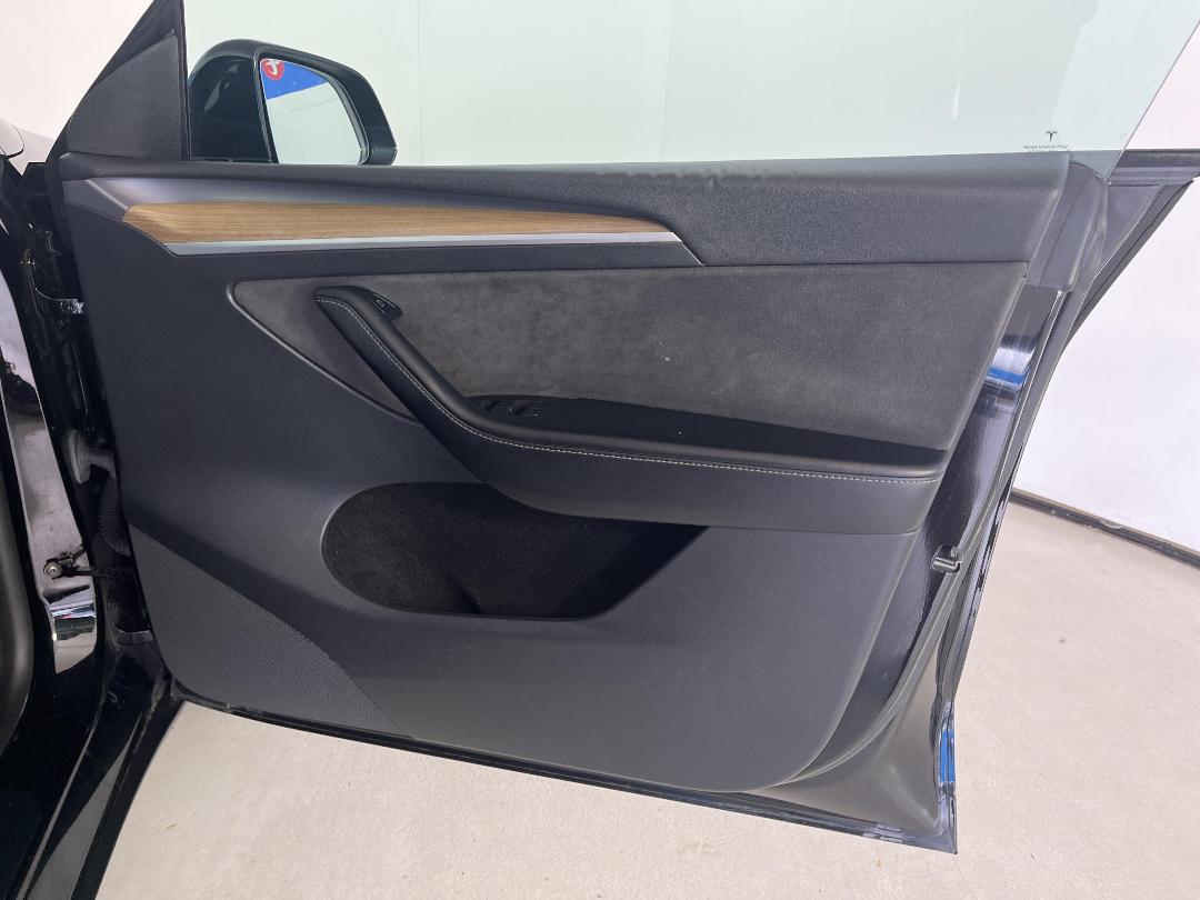 Photo '15' of Tesla Model Y