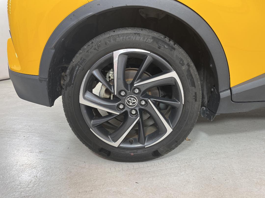 Photo '12' of Toyota C-HR