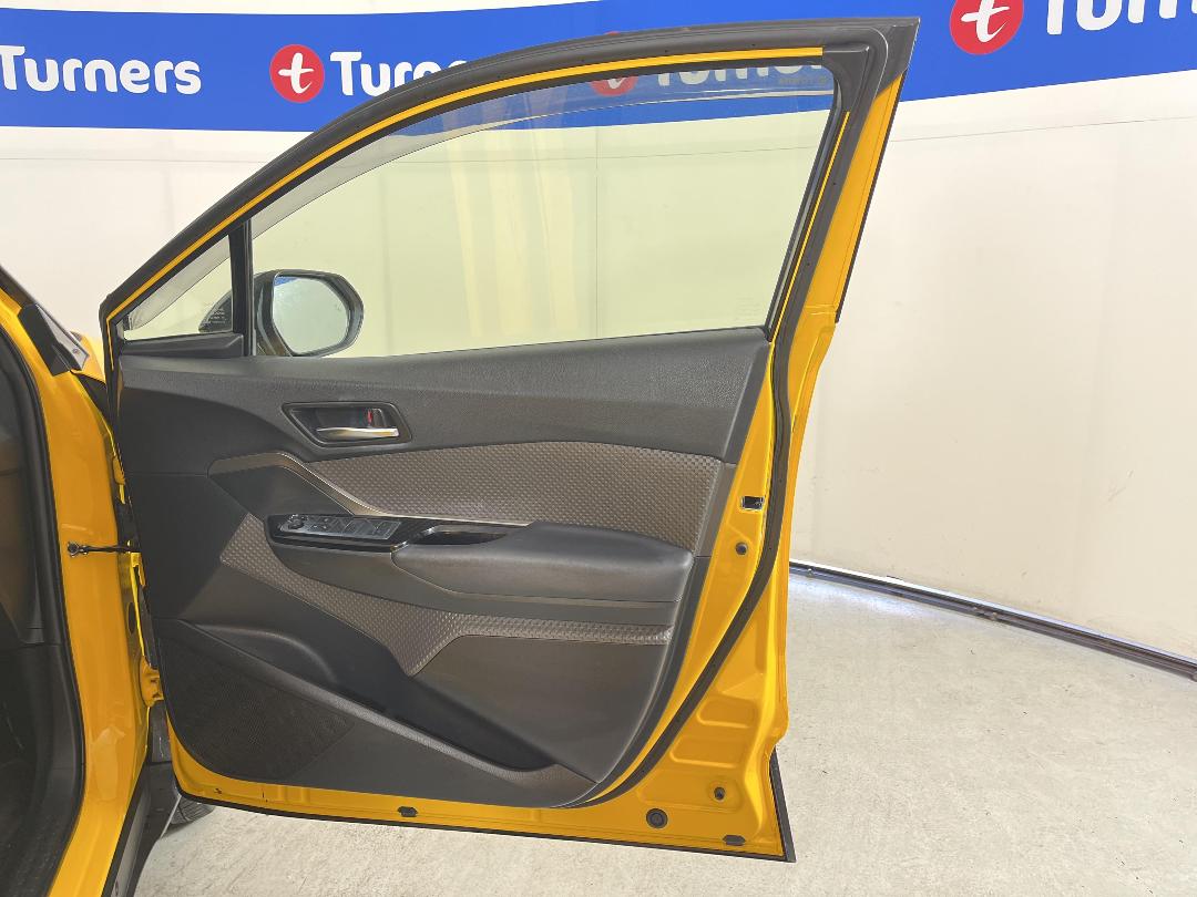 Photo '15' of Toyota C-HR