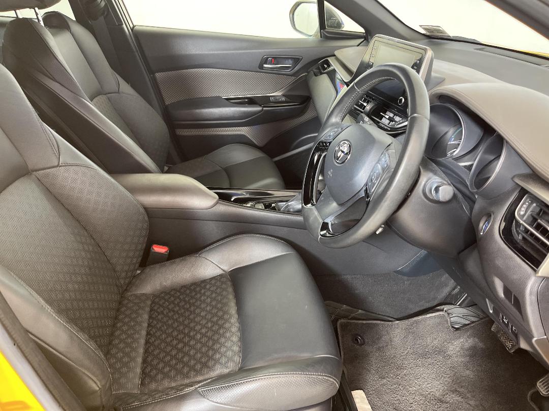 Photo '16' of Toyota C-HR