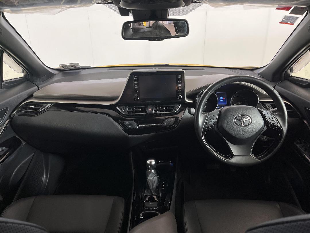 Photo '17' of Toyota C-HR