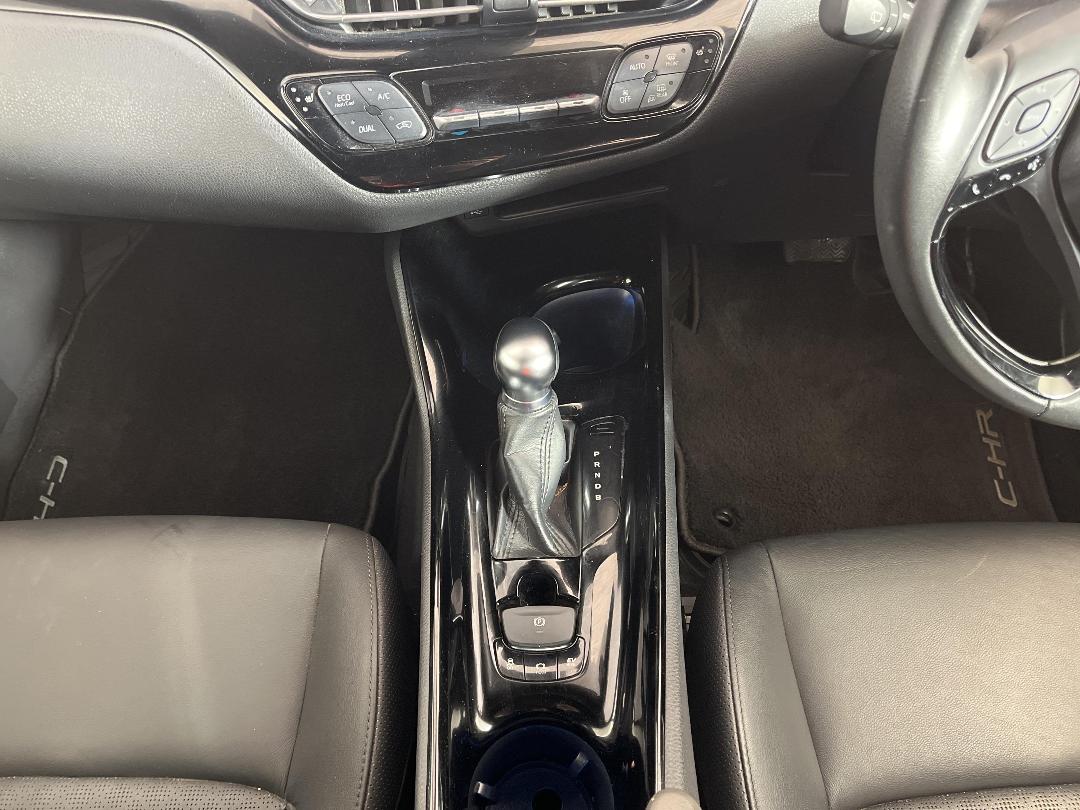 Photo '18' of Toyota C-HR