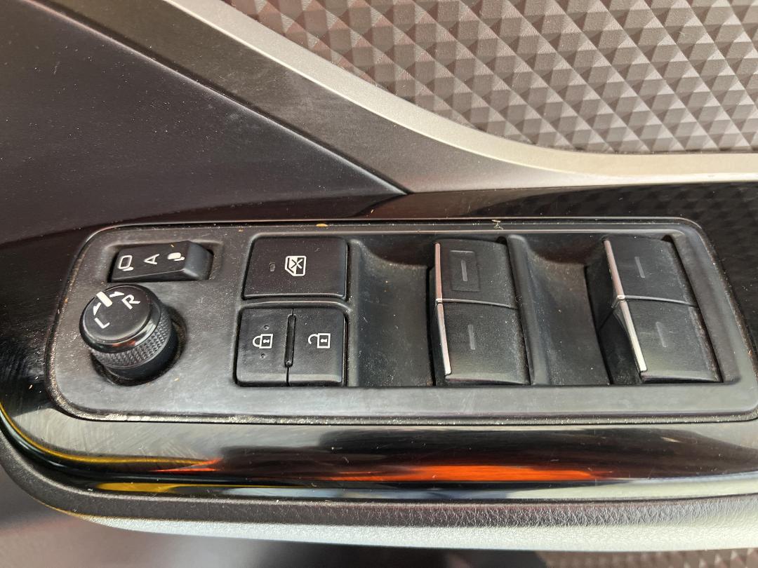 Photo '23' of Toyota C-HR