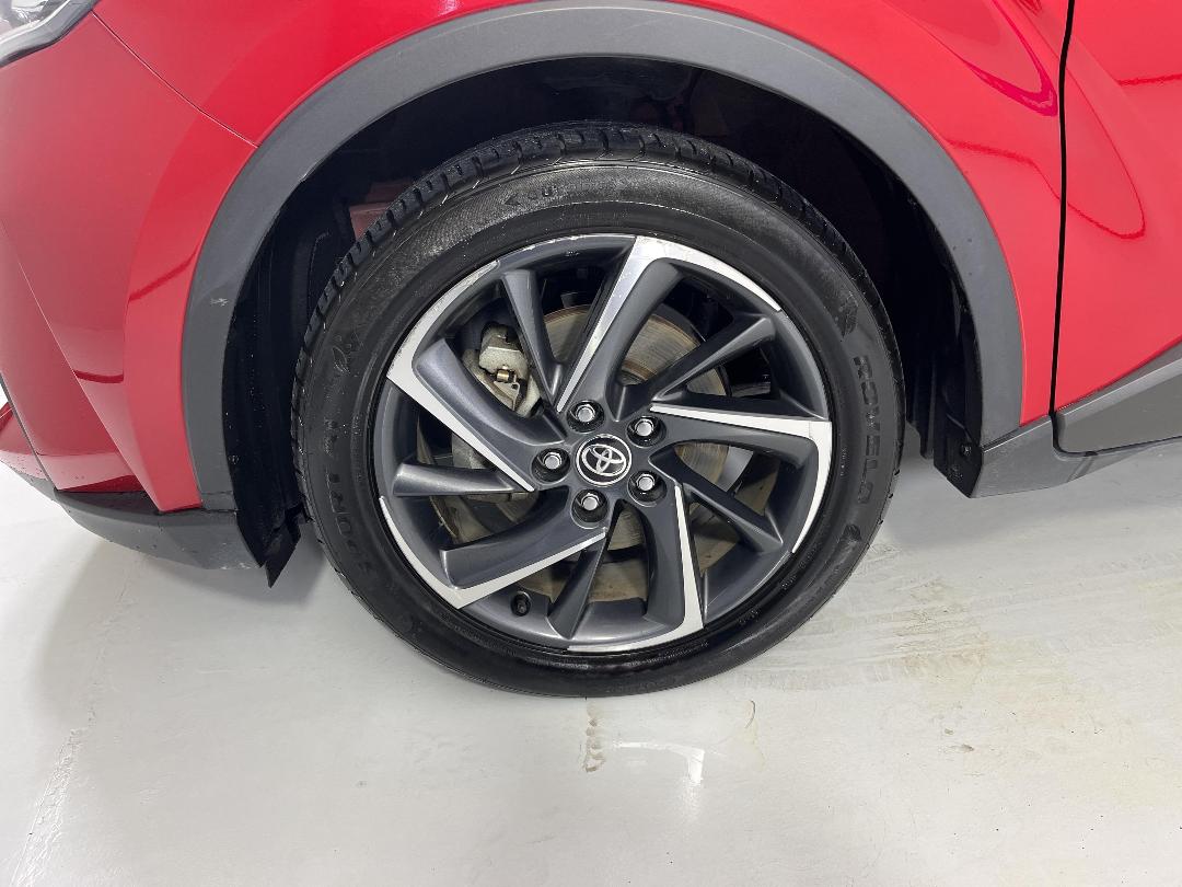 Photo '10' of Toyota C-HR