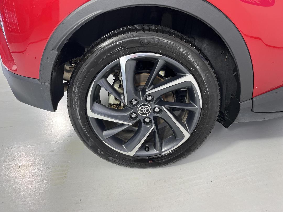 Photo '12' of Toyota C-HR