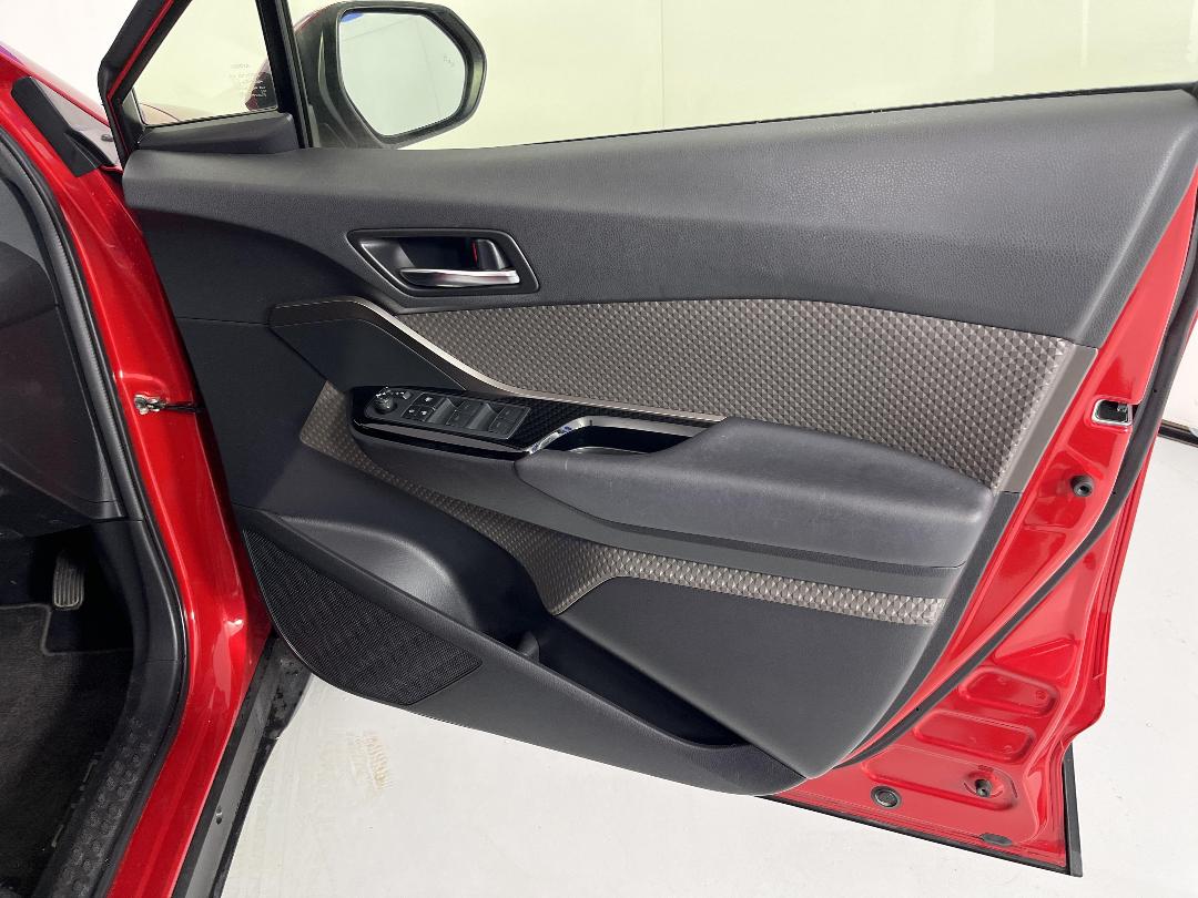 Photo '15' of Toyota C-HR