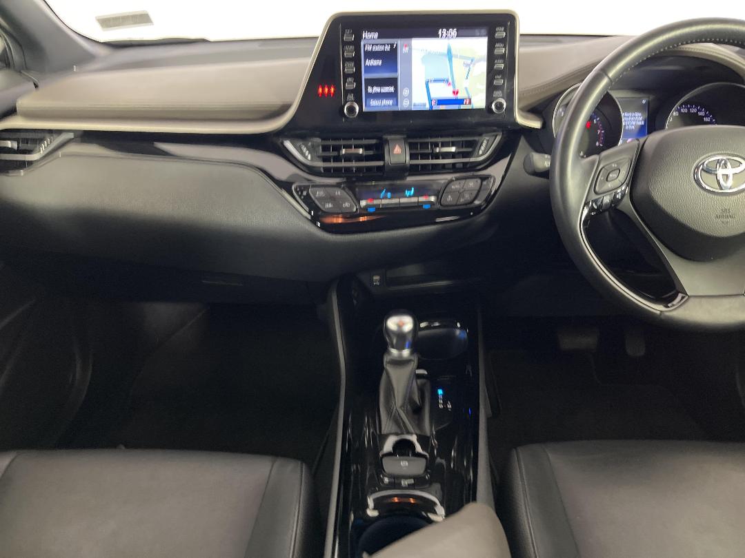 Photo '18' of Toyota C-HR