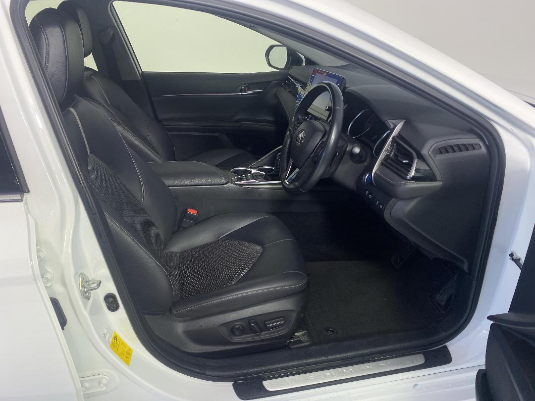 Photo '16' of Toyota Camry