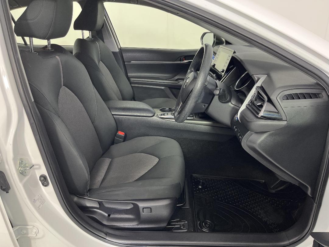 Photo '16' of Toyota Camry