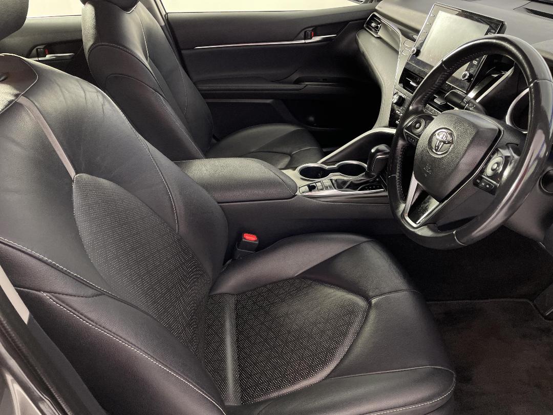 Photo '16' of Toyota Camry