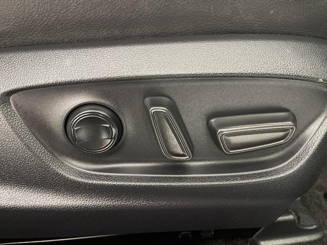 Photo '24' of Toyota Camry