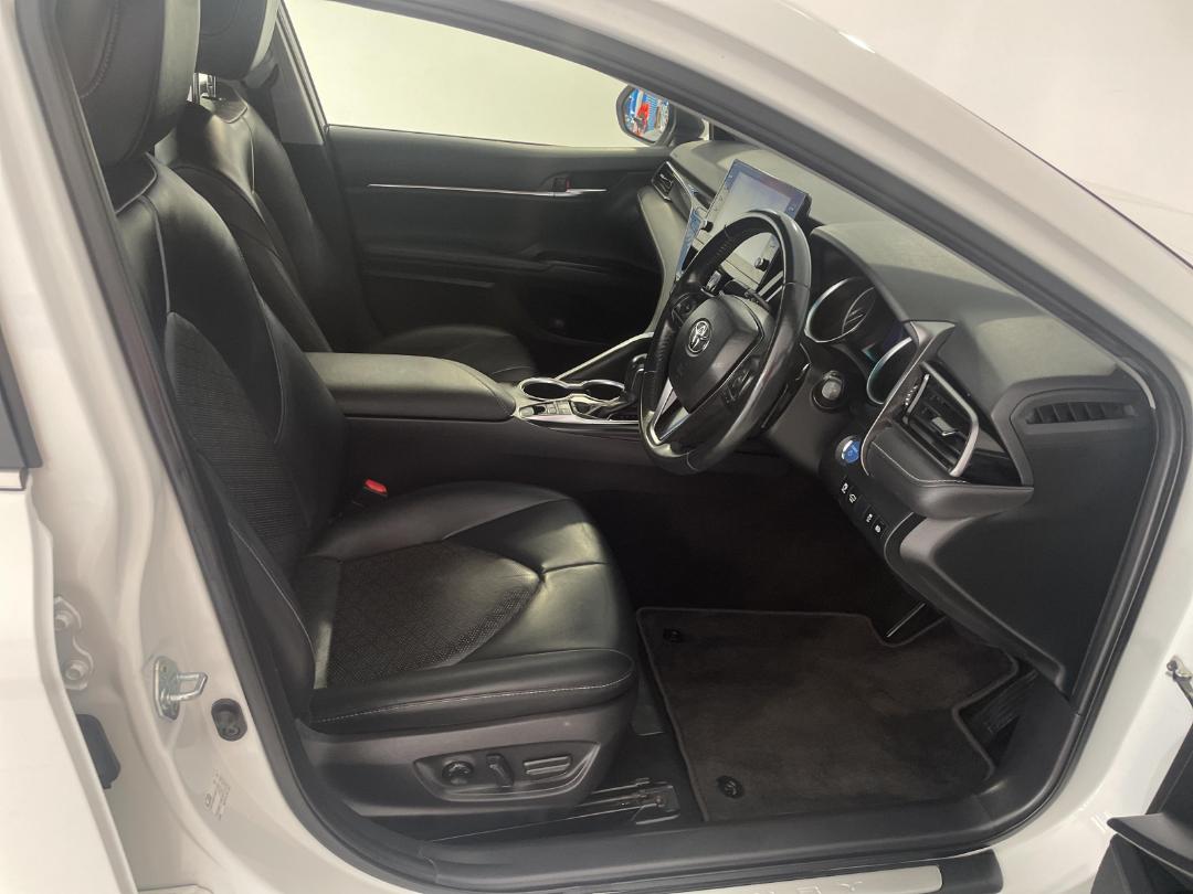 Photo '16' of Toyota Camry