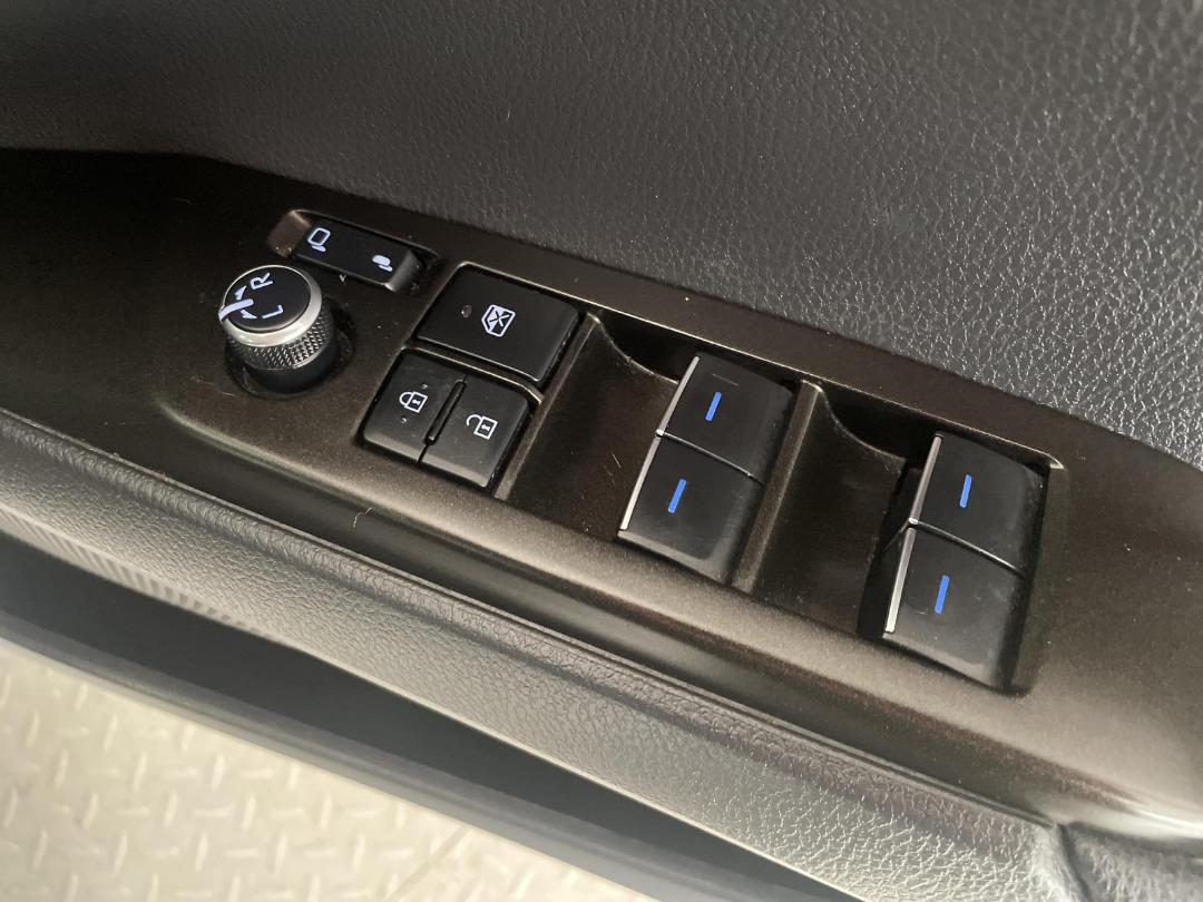 Photo '24' of Toyota Camry