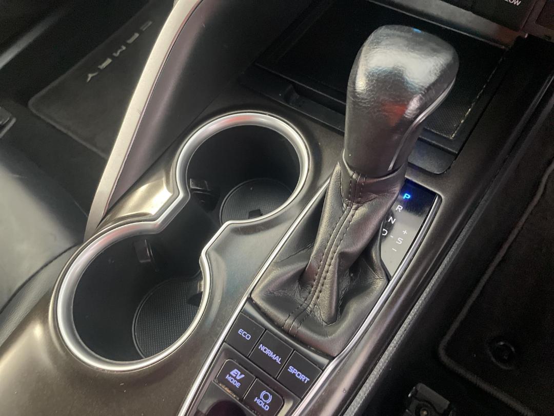 Photo '32' of Toyota Camry