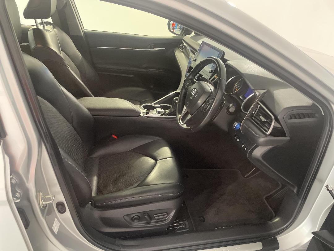 Photo '16' of Toyota Camry