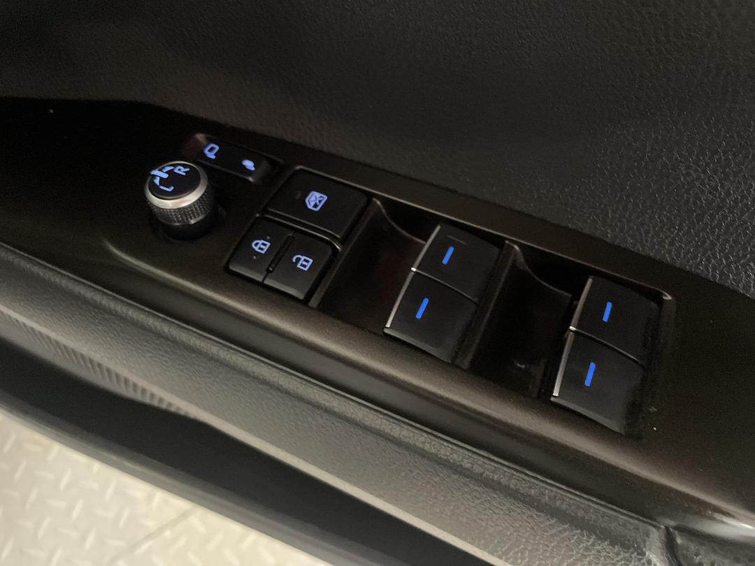 Photo '24' of Toyota Camry