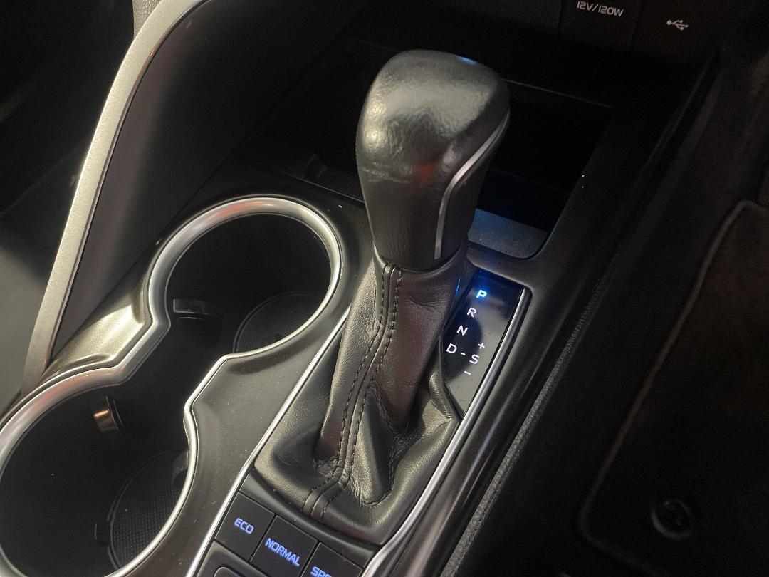 Photo '32' of Toyota Camry