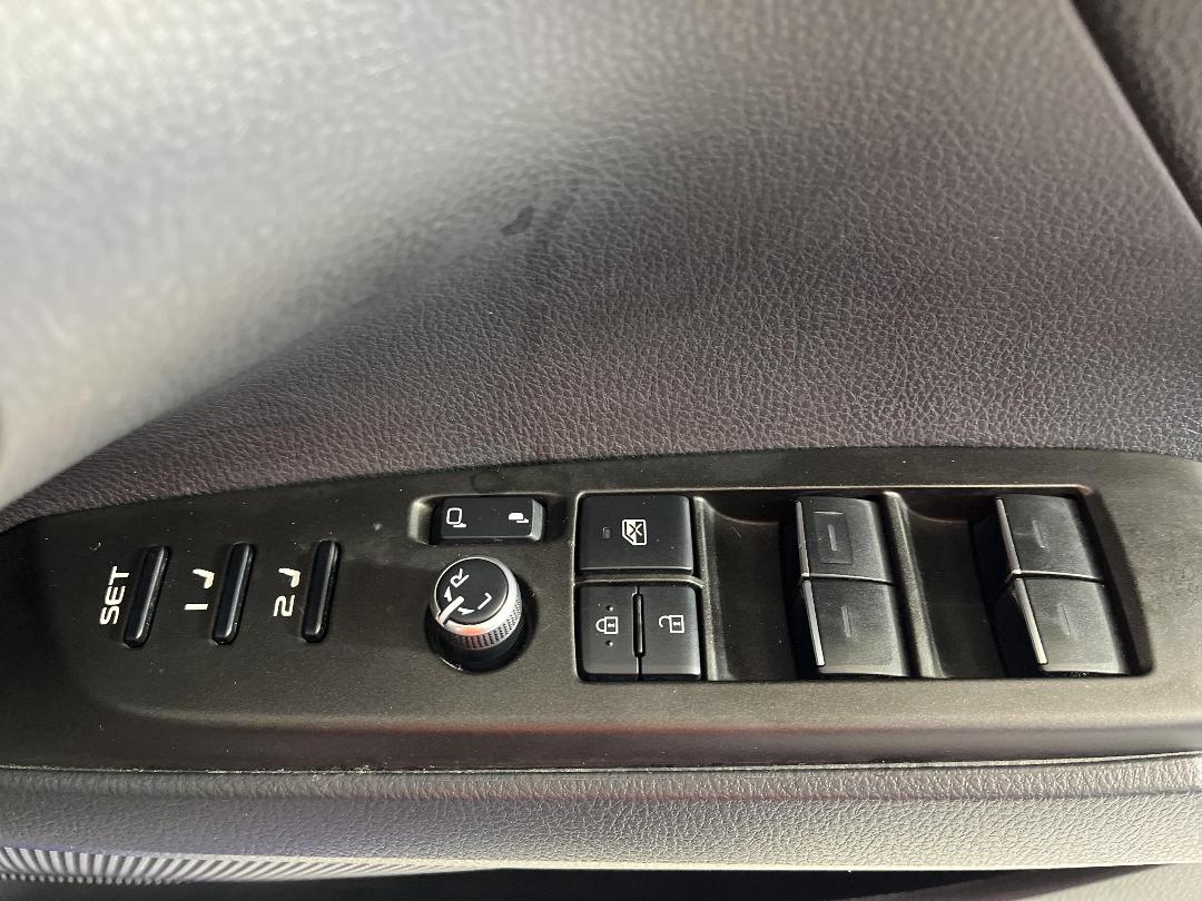 Photo '23' of Toyota Camry