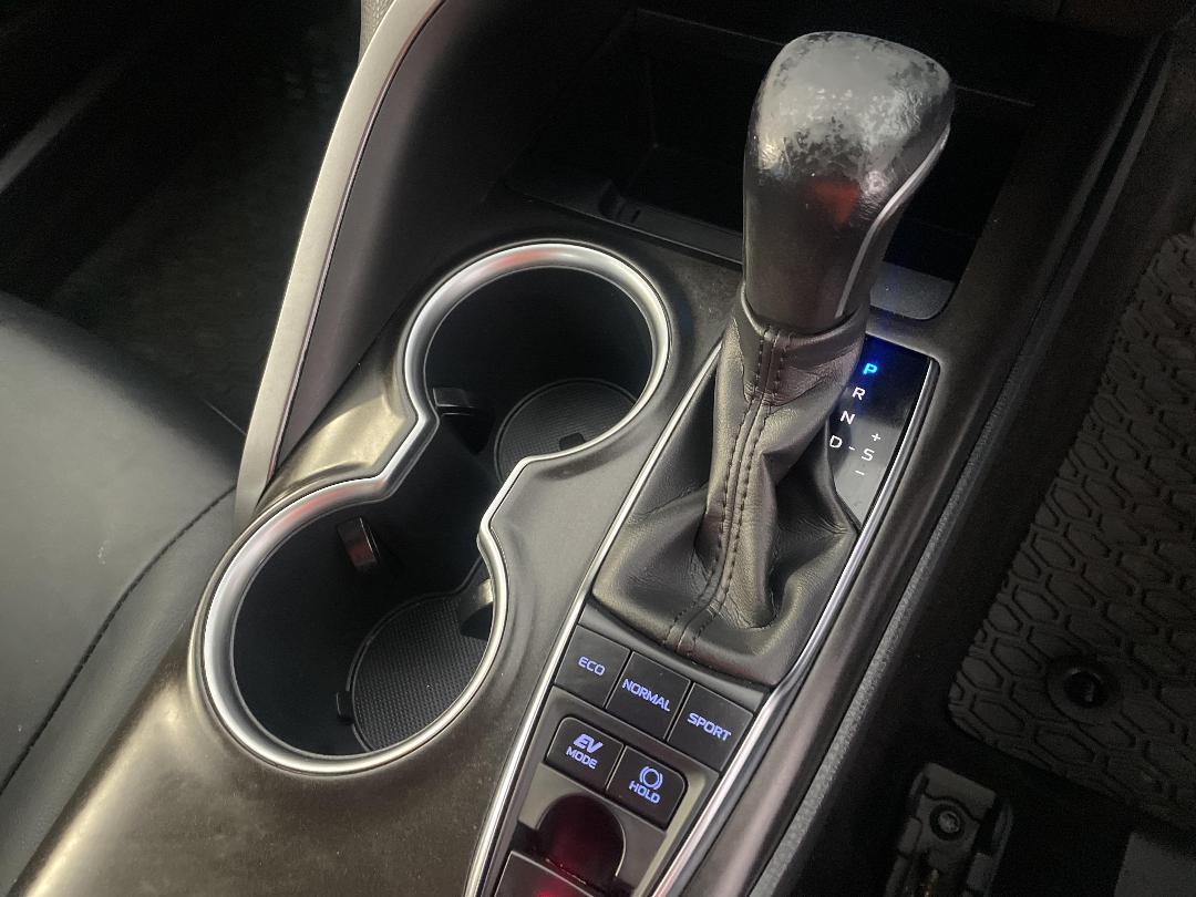 Photo '32' of Toyota Camry