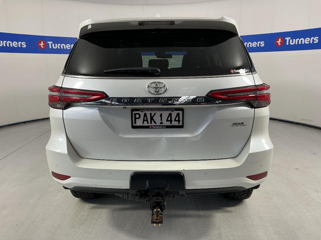 Photo '6' of Toyota Fortuner
